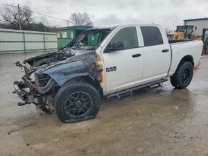 RAM 1500 ST 5.7L 8 2015