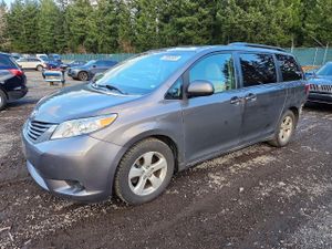 Toyota Sienna LE 3.5L 6 2015