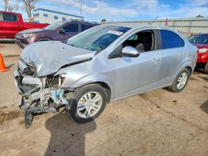 Chevrolet Aveo (Sonic) LT 1.8L 4 2015