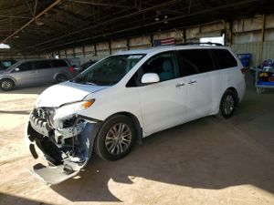 Toyota Sienna XLE 3.5L 6 2011