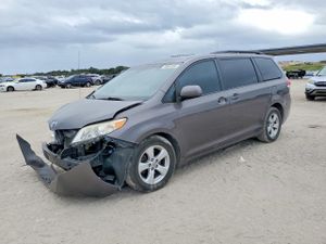 Toyota Sienna LE 3.5L 6 2012