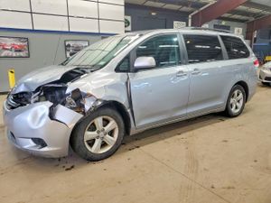 Toyota Sienna LE 3.5L 6 2012