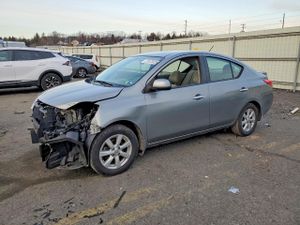 Nissan Versa S 1.6L 4 2013