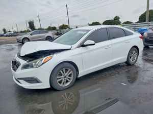Hyundai Sonata SE 2.4L 4 2015