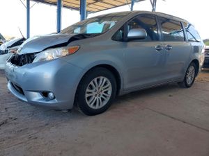 Toyota Sienna XLE 3.5L 6 2015