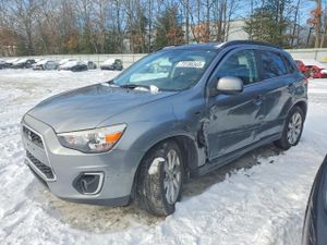 Mitsubishi Outlander SE 2.0L 4 2013
