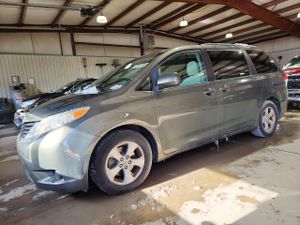 Toyota Sienna LE 3.5L 6 2011