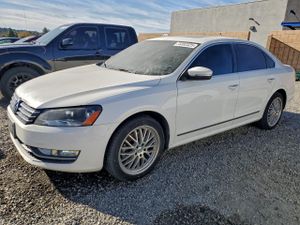 Volkswagen Passat SE 2.0L 4 2013