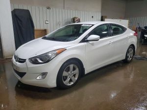 Hyundai Elantra GLS 1.8L 4 2013