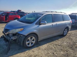 Toyota Sienna LE 3.5L 6 2011