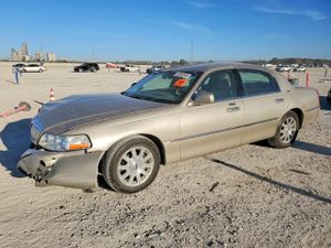 Lincoln Town Car SIGNATURE LIMITED 4.6L 8 2010