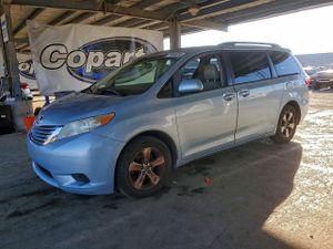 Toyota Sienna LE 3.5L 6 2015