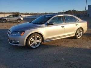 Volkswagen Passat SEL 1.8L 4 2014