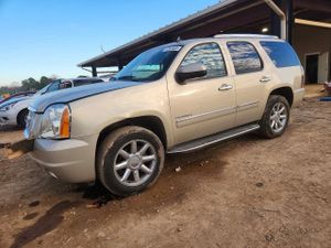 GMC Yukon DENALI 6.2L 8 2011
