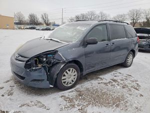 Toyota Sienna CE 3.5L 6 2010