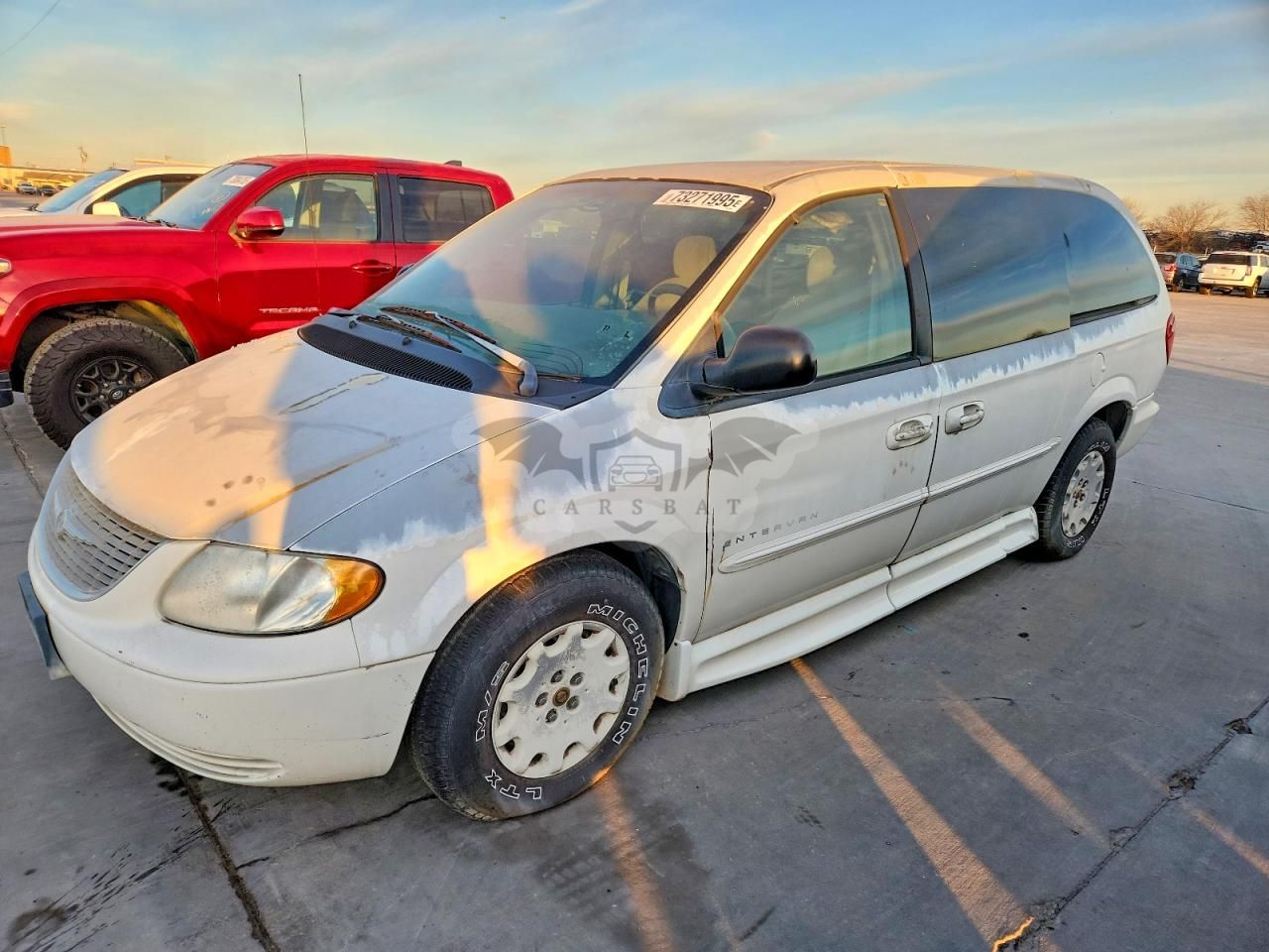 Chrysler Town & Country LX 3.3L 6 2002