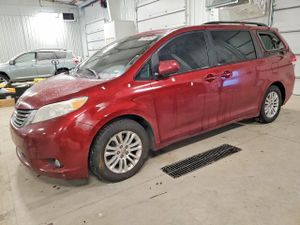 Toyota Sienna XLE 3.5L 6 2012