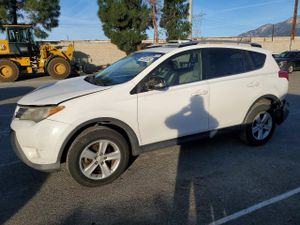 Toyota Rav4 XLE 2.5L 4 2014