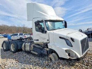 Volvo VNL 12.8L 6 2015
