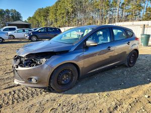 Ford Focus SE 2.0L 4 2014