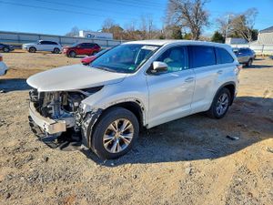 Toyota Highlander LE 3.5L 6 2014