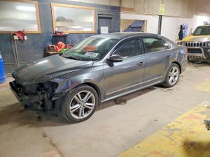 Volkswagen Passat SEL 2 L 4 2015