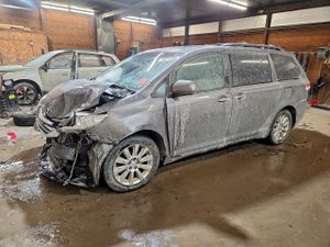 Toyota Sienna XLE 3.5L 6 2013