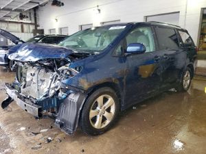 Toyota Sienna LE 3.5L 6 2011