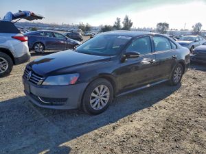 Volkswagen Passat S 2.5L 5 2012