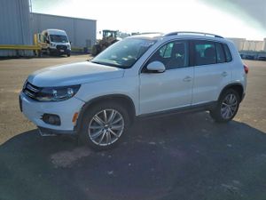 Volkswagen Tiguan S 2.0L 4 2015