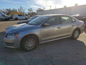 Volkswagen Passat S 1.8L 4 2014