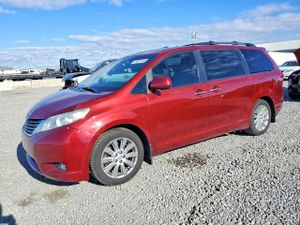 Toyota Sienna XLE 3.5L 6 2012