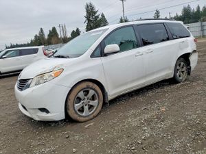 Toyota Sienna LE 3.5L 6 2012