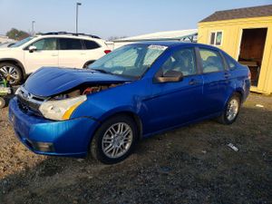 Ford Focus SE 2.0L 4 2010