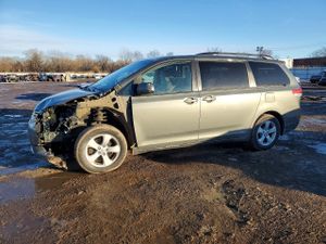 Toyota Sienna LE 3.5L 6 2014