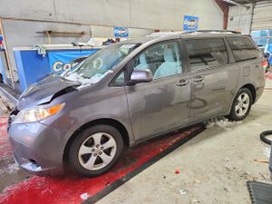 Toyota Sienna LE 3.5L 6 2011