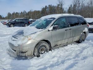 Toyota Sienna CE 3.5L 6 2010