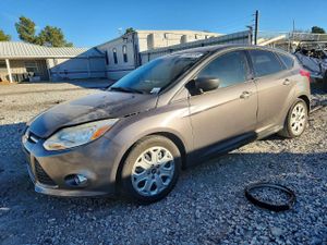Ford Focus SE 2.0L 4 2012