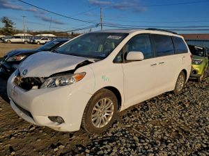 Toyota Sienna XLE 3.5L 6 2013
