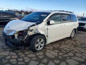 Toyota Sienna LE 3.5L 6 2015