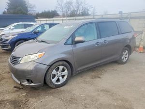 Toyota Sienna LE 3.5L 6 2013