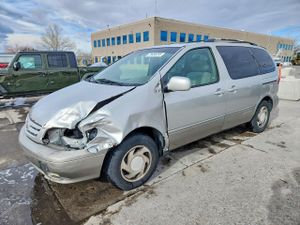 Toyota Sienna LE 3.0L 6 2001