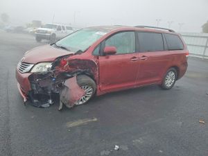Toyota Sienna XLE 3.5L 6 2012