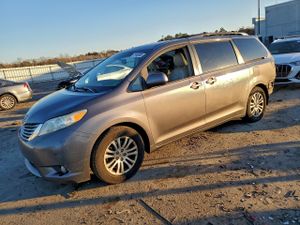 Toyota Sienna XLE 3.5L 6 2011