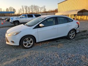 Ford Focus SE 2.0L 4 2013