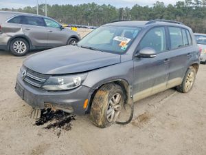 Volkswagen Tiguan S 2.0L 4 2015