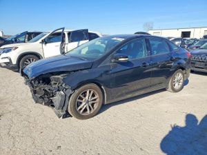 Ford Focus SE 2.0L 4 2017