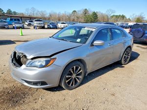 Chrysler 200 TOURING 2.4L 4 2013