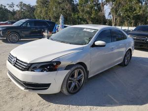 Volkswagen Passat SE 2 L 4 2015