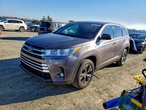 Toyota Highlander LE 3.5L 6 2019